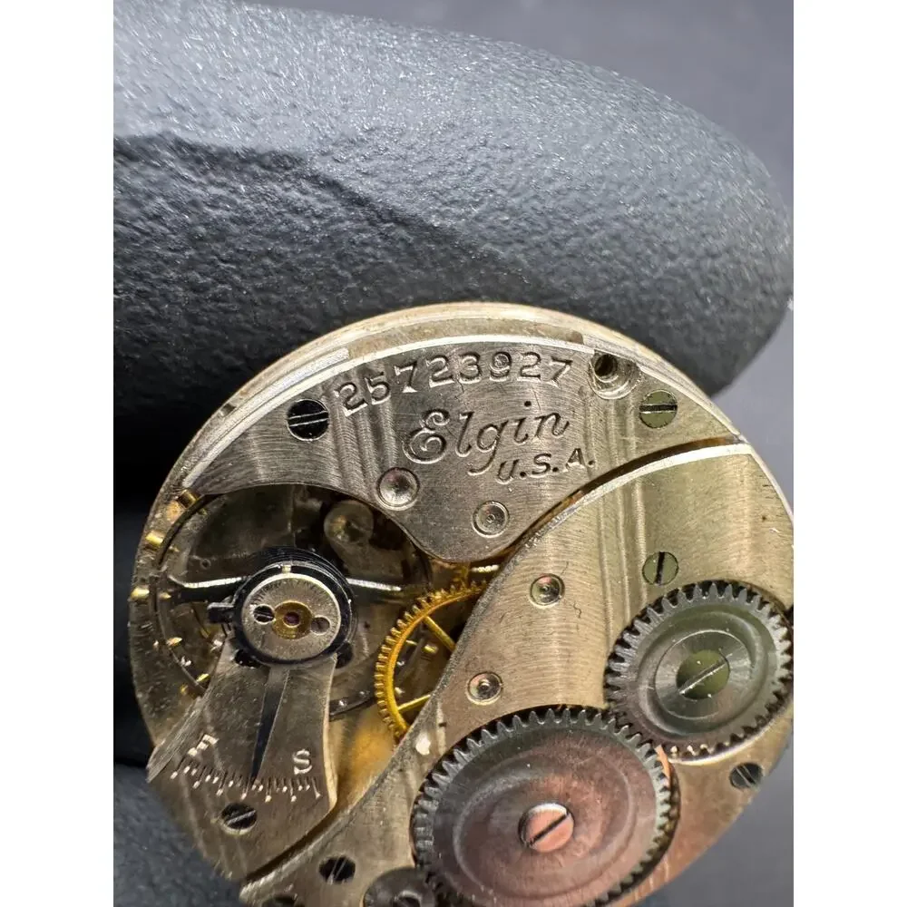 Vintage Elgin Pocket Watch Movement Gold Tone 14.9MM For Parts/Repair